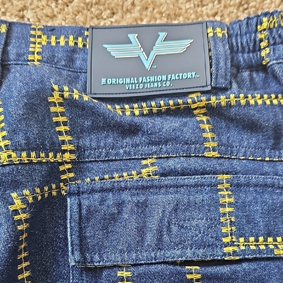 Men's Blue and Yellow Patterned Jean Shorts - Picture 6 of 6